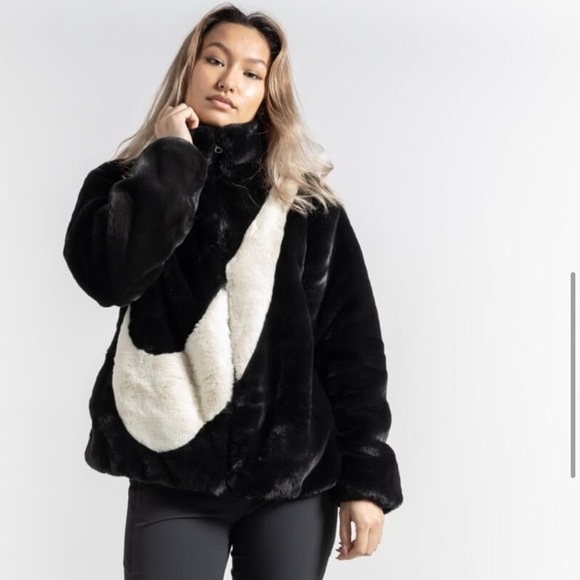 NIKE RARE Oversized Swoosh Logo Soft Cozy Faux
Fur Jacket XL - Picture 13 of 16